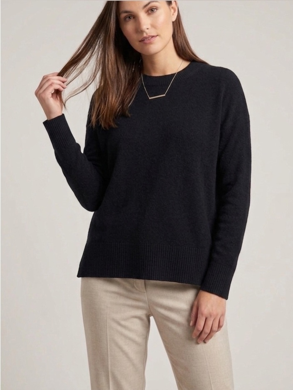 Tahari ✨Black Relaxed Fit ✨Crew Neck ✨100% Cashmere ✨Pullover Sweater✨